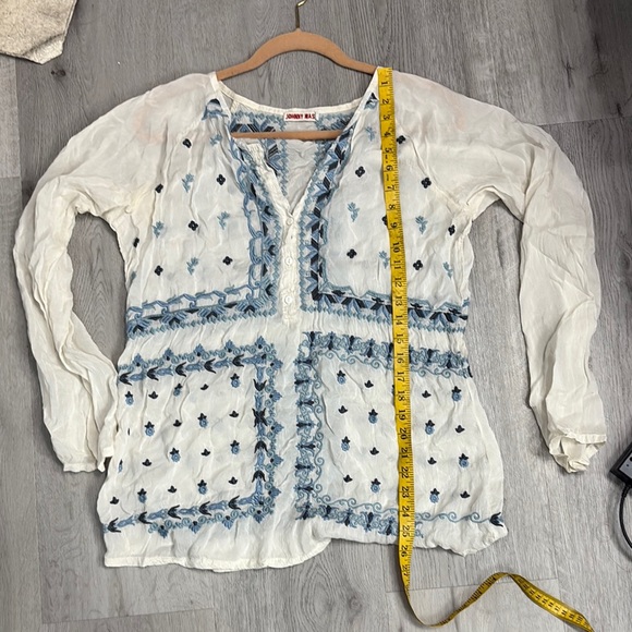 Johnny Was Women's Cream and Blue Embroidered Top - Picture 6 of 7